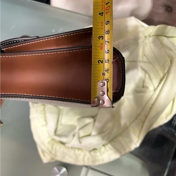 Beautiful Burberry bag - Picture 2 of 6